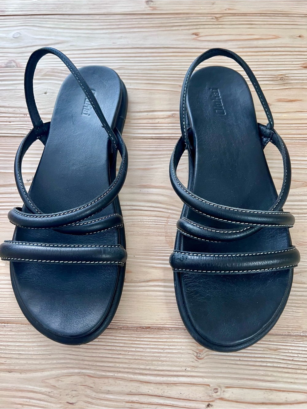 Olukai Tiare Black Leather Strappy Sandals Women’s Size 10